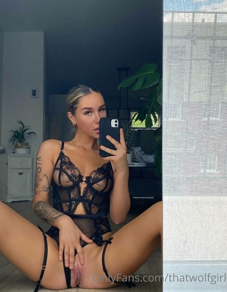 Thatwolfgirl model naked pictures