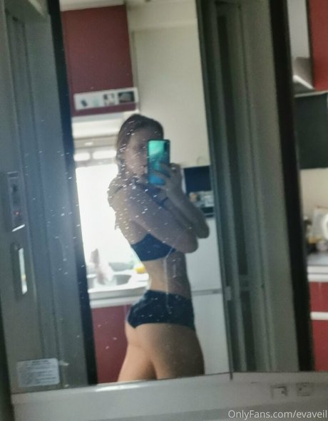 Evaveil nudes actress pictures