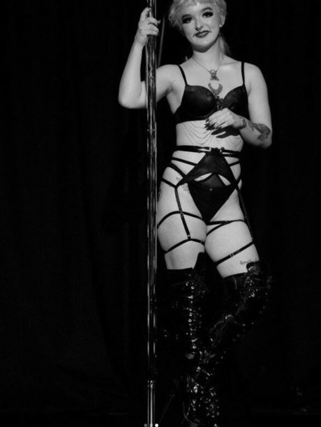 Gremlin Luna free pornstar galleries