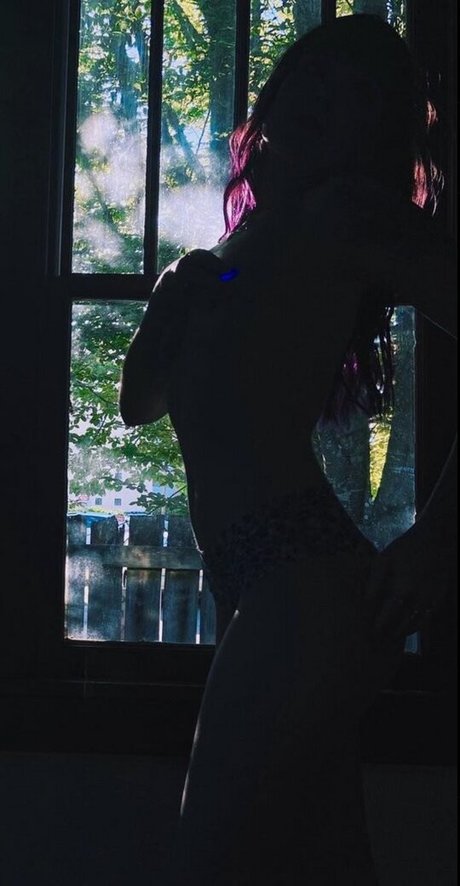 LivPixie model exclusive pic