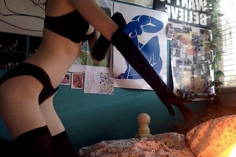 Clamgirl nude star photos