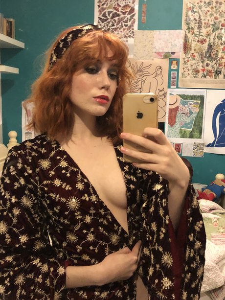 Clamgirl naked pornstar img