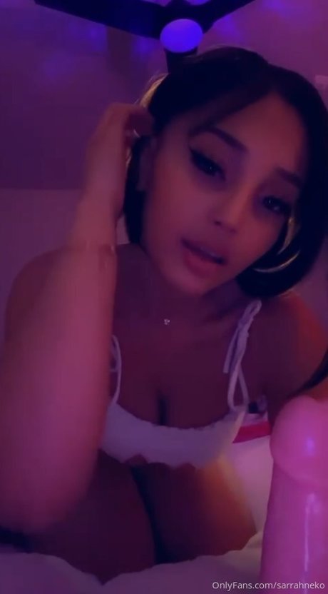 sarrahneko actress photos