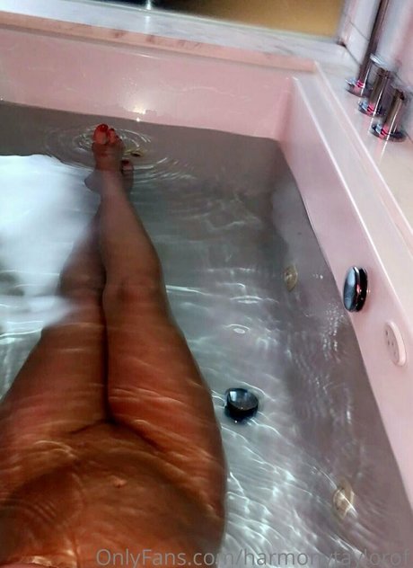 Harmony Taylor model high quality pics