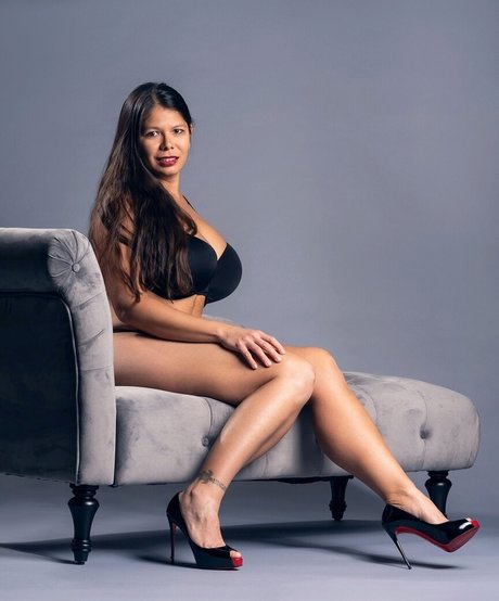 Eimeo model hd images