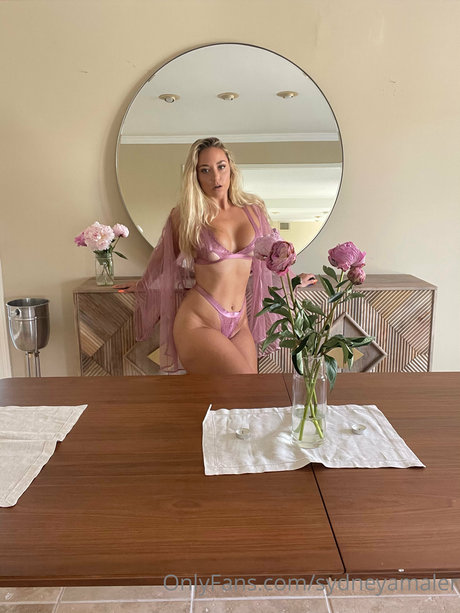 Sydney Maler exclusive model img
