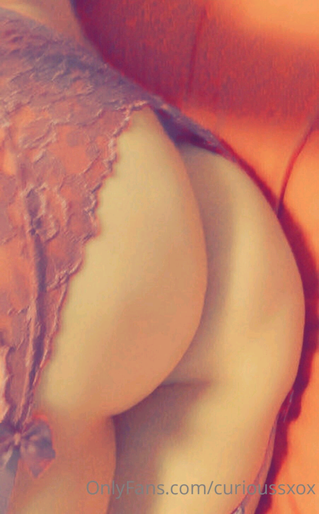 Curioussxox model nudes pics