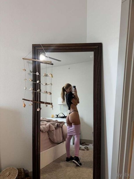 Lillyfitxo model erotic picture