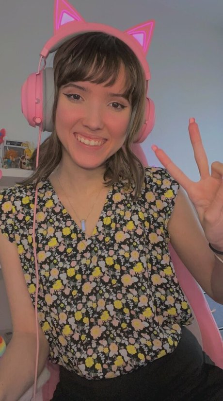 busty brunette onlyfans top image