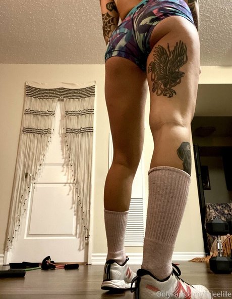 Kyleelille art model image