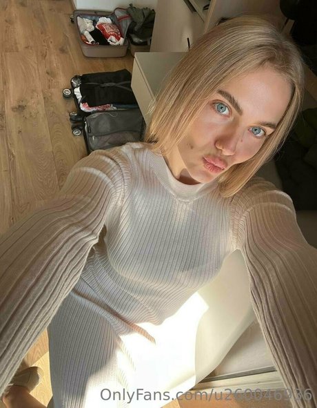 eva e star naked archive