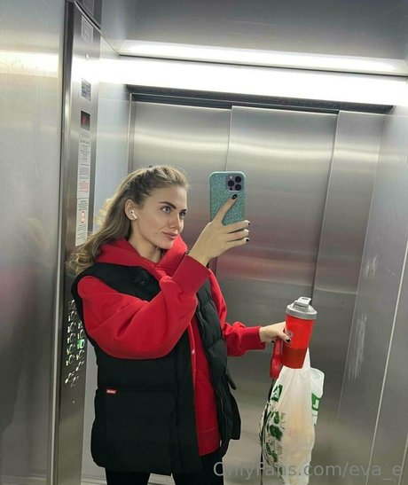 eva e beautiful model photo