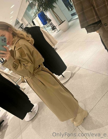 eva e pornographic star img