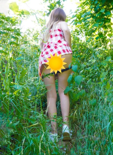 Alisaya model hd image