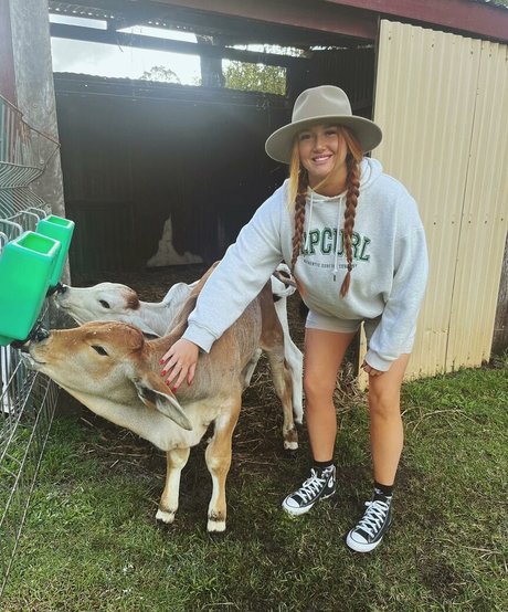 hairy legs onlyfans hot sexy photo