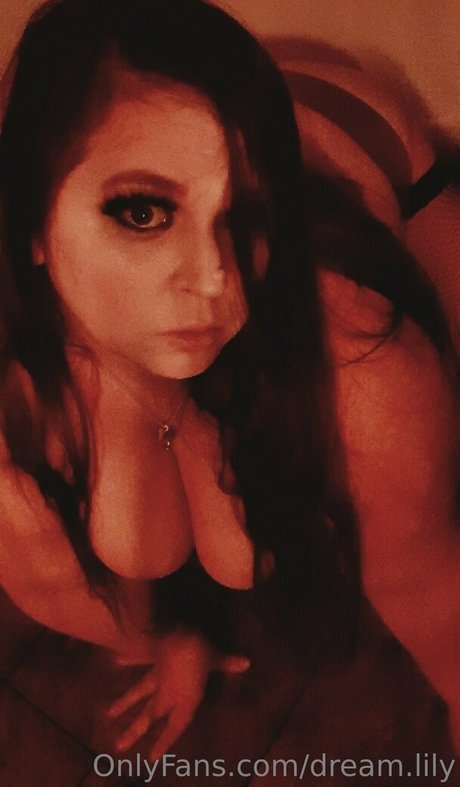 dream lily pornstar naked images