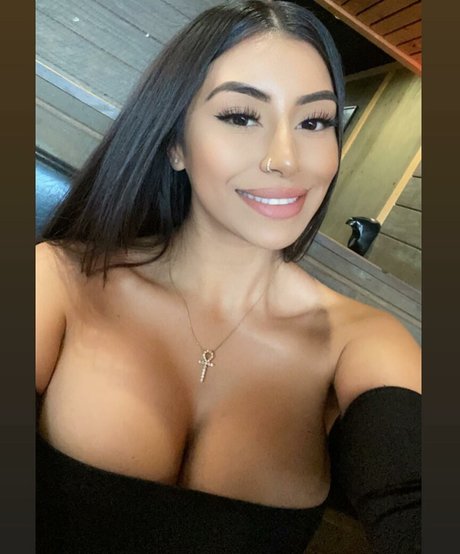 Princess Jasmin erotic model photo