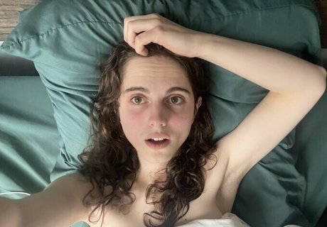 Helmet Girl pornstar adult photos