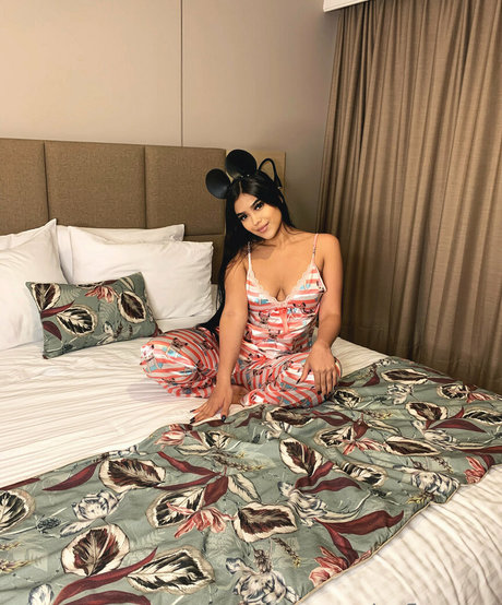 yvetteflores pornographic model pics