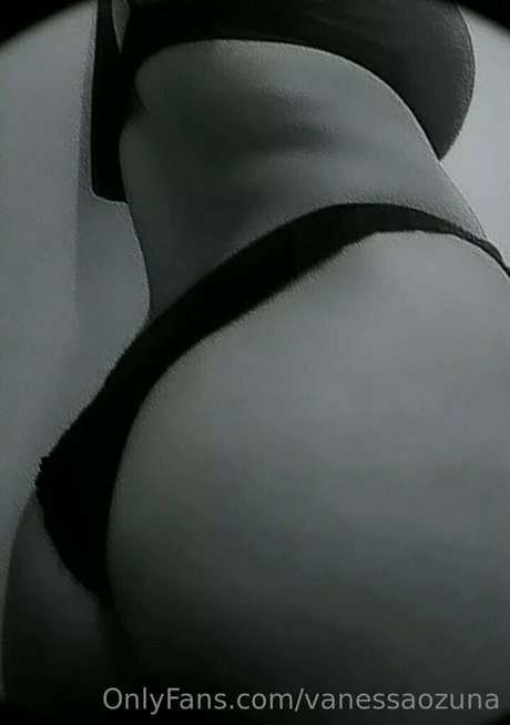 vanessaozuna erotic model image