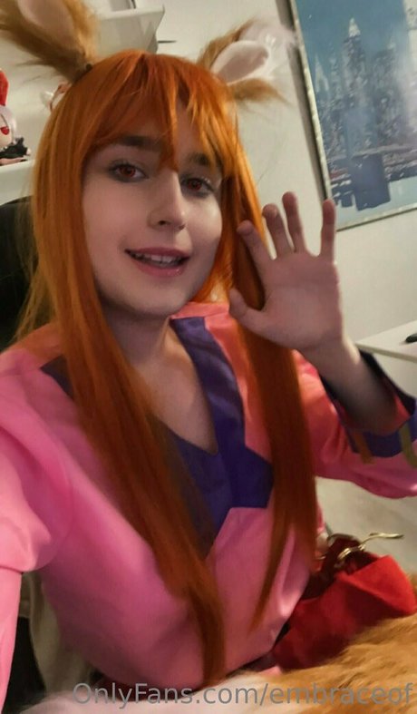 embraceof naked actress photos