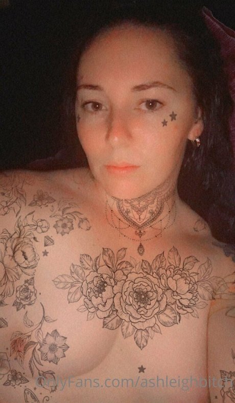 ashleighbitch model nude gallery