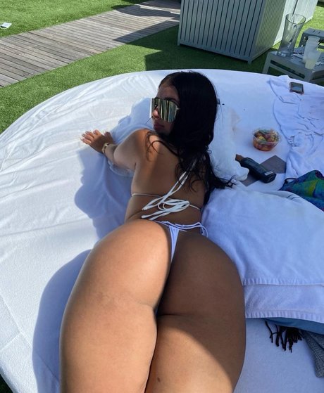 Thicklilmama naked pornstar pics