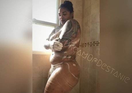 DreamofDestanie star top img