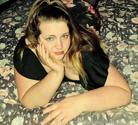 crazy curvy melii hd model img