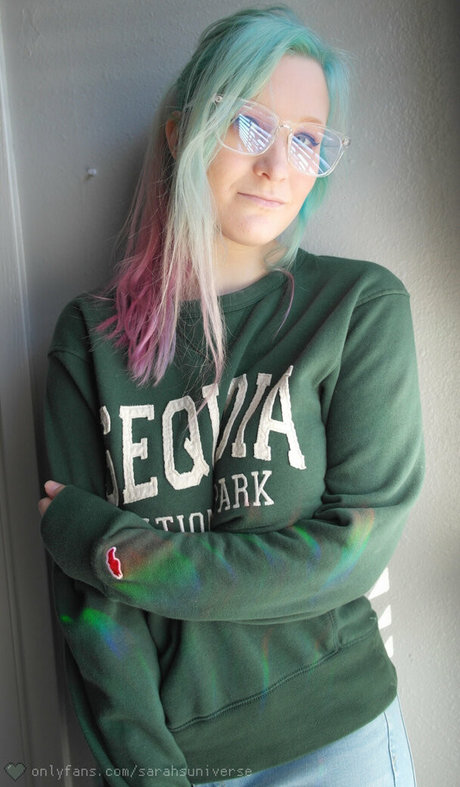 sarahsuniversefree erotic model image