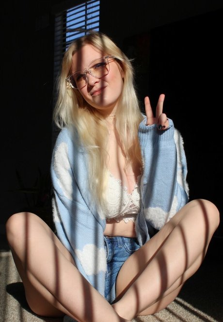 sarahsuniversefree model sexy pics