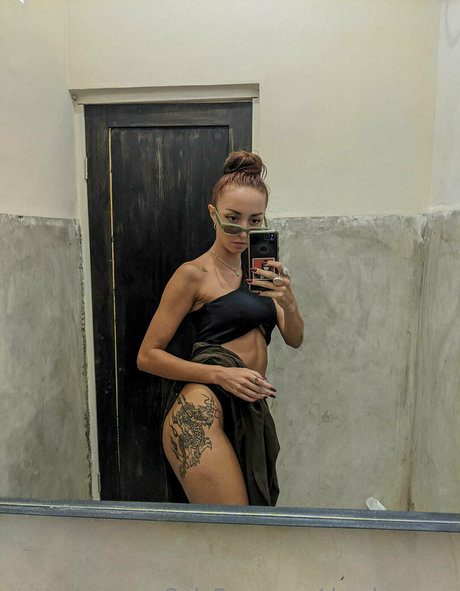 daedreamm naked model gallery