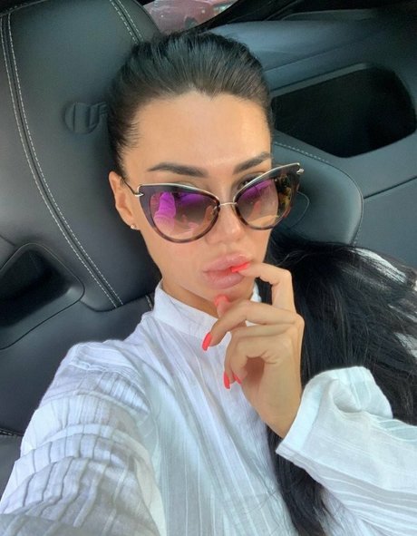 body onlyfans top gallery