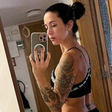 Miklove hot star pic