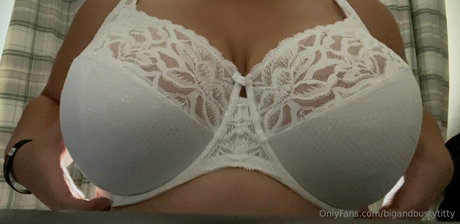 hairy legs onlyfans nude pic