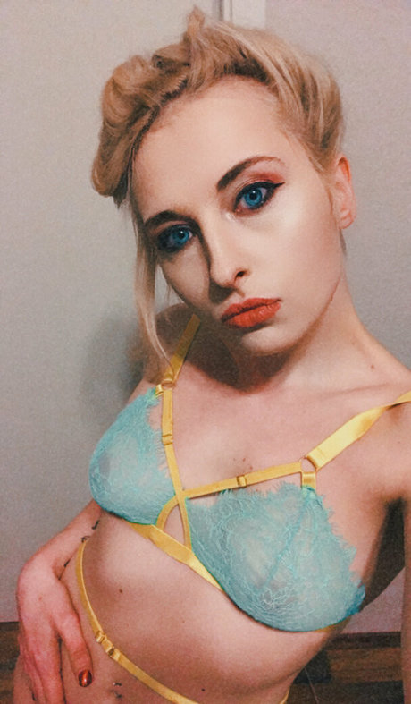 famous onlyfans nudes pic