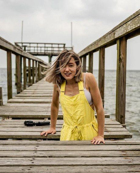 Billie Webb naked model picture