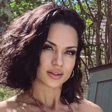 Roxyqueflexx star nice pics