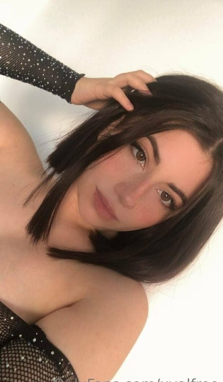 yourgirlfriendval model nude pic