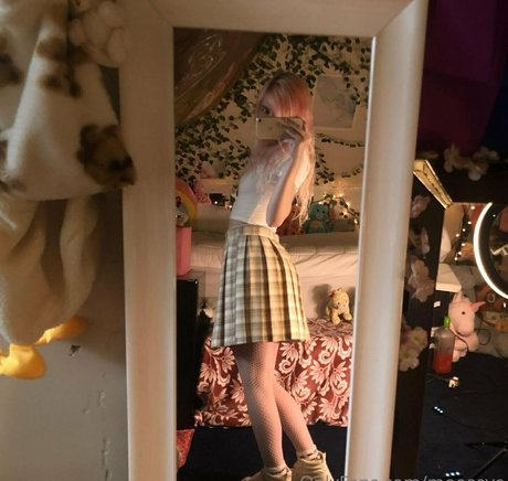 mooseve nude star photos