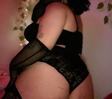 chubby onlyfans adult image