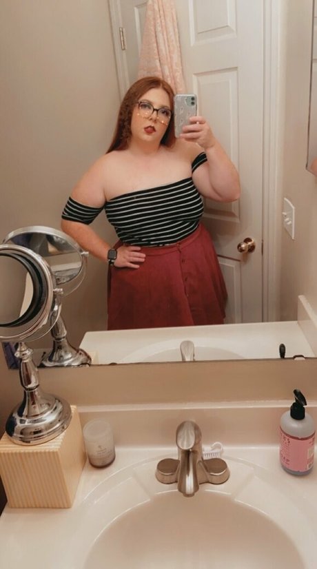 isee redd art model photo