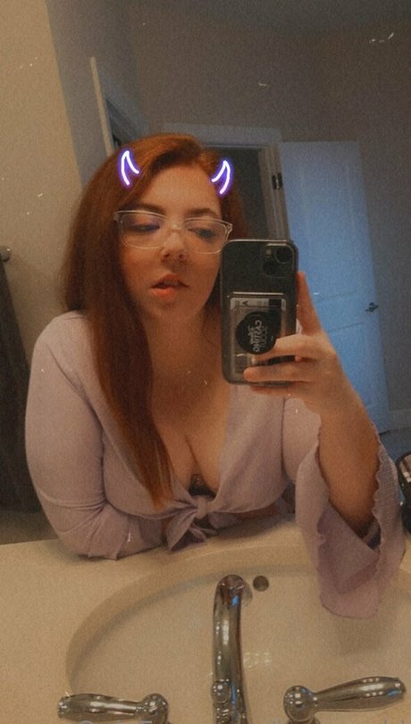 isee redd xxx actress photo