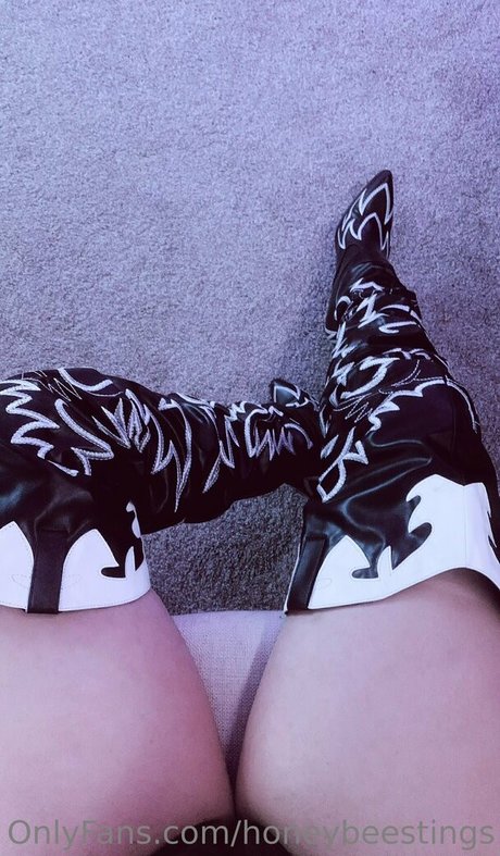 honeybeestings best model pic