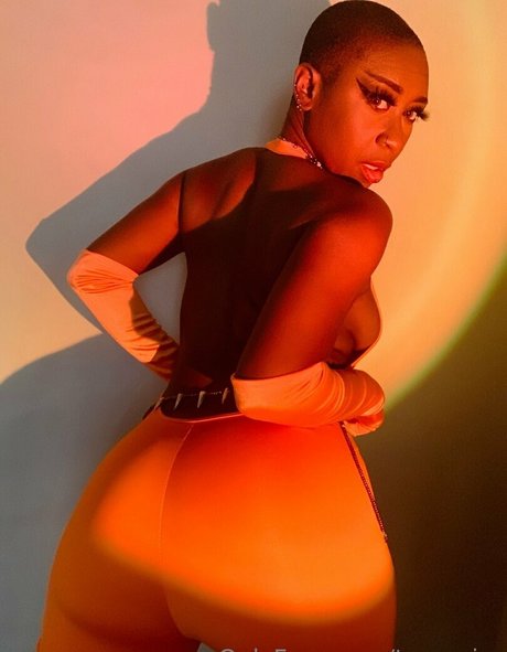 tae noire model pretty images