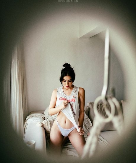 amyaelaofficial model sexy pics