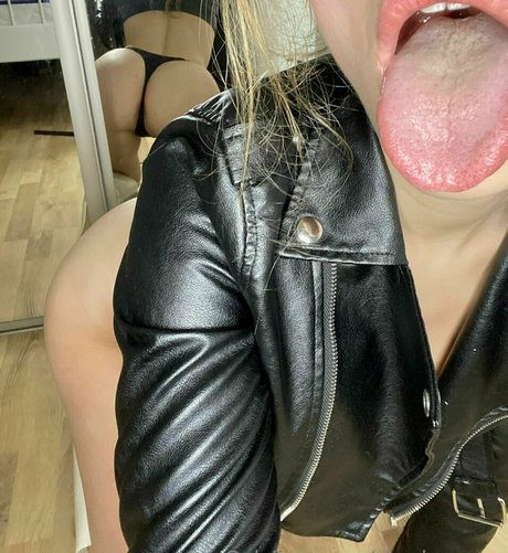 Skyaboveme hot model photos