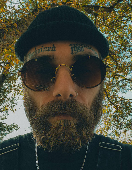 thisominouslife model sexy photo