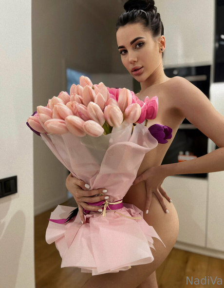 Nadinnadi free model photos