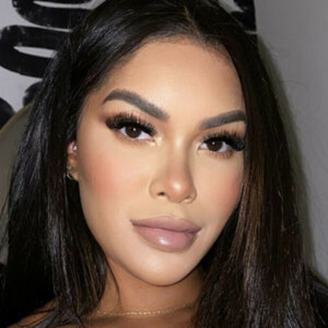 Aamadi Childress model free photos